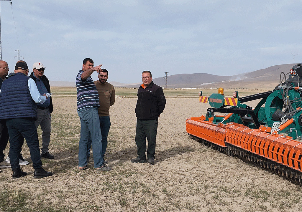 abollo-corporate-presentation-export.jpg | Abollo Agricultural Machinery | حاوية الوقود أبوللو حاوية المياه أبوللو رافعة الحبوب (بريمة كهربائية بناقل محورى) ماركة أبوللو المقطورة المتوالية ماركة أبوللو مقطورة ذات دنجلين محورين ( مقطورة بقضيبين) ماركة أبوللو مقطورة ذات دنجل منفرد ( مقطورة بقضيب واحد) ماركة أبوللو آلة الرشاش الحقلي (مكافحة الآفات بالبخاخات للحقل) ماركة أبوللو مضخات رش مستحضرات الوقاية ( مكافحة الآفات بالبخاخات) ماركة أبوللو ماكينة توزيع الأسمدة الصلبة ( ماكينة السباخ) ماركة أبوللو ماكينة نشر السماد المحمولة منفردة القرص ( توزيع المخصبات بالحاوية الراكبة) ماركة أبوللو ماكينة نشر السماد المحمولة مزدوجة الأقراص ( توزيع المخصبات بالحاوية الراكبة)ماركة أبوللو ماكينة نشر السماد المقطورة ( توزيع المخصبات بالقاطرة) ماركة أبوللو ماكينة كبس و حزم سيلجة العلف الأخضر ( في بالات دائرية) ماركة أبوللو ماكينة السيلاج(قاطعة العلف الأخضر) لأربعة خطوط من زراعات الذرة ماركة أبوللو ماكينة السيلاج (قاطعة العلف الأخضر للخط المزدوج) من زراعات الذرة ماركة أبوللو ماكينة السيلجة(مفرمة العلف الأخضر) للخط المفرد من زراعات الذرة ماركة أبوللو ماكينة خلط العلف( خلاط العليقة) ماركة أبوللو ماكينة فرم العلف( الرحى المطرقية)ماركة أبوللو ماكيئة تمشيط و تجميع العشب ذات القاطرة (مقطورة تمشيط العشب)ماركة أبوللو ماكينة تمشيط و تجميع العشب( مشط الأرض) ماركة أبوللو ماكينة حش العشب المنجلية ماركة أبوللو ماكينة حش العشب الطنبورية (آلة الجز ذات الطنبور طراز 185)ماركة أبولل ماكينة حش العشب الطنبورية (آلة الجز ذات الطنبور) ماركة أبوللو ماكينة قلاعة البطاطس المسحوبة بالجرار ماركة أبوللو ماكينة جز الشجيرات المزدوجة ( المنجل الآلي المزدوج) ماركة أبوللو ماكينة تكعيب البالات ماركة أبوللو آلة دريس الحصاد المزودة بجهاز ناقل ماركة أبوللو آلة دريس الحصاد المزودة بجهاز انتقاء ( الدراسة الاختيارية) ماركة أبوللو آلة دريس الحصاد الملولبة ( الدراسة الحلزونية) ماركة أبوللو ماكينة الحصاد المزدوجة ماركة ابوللو ماكينة استزراع 4 خطوط من البطاطس ماركة ابوللو ماكينة استزراع خطين من البطاطس ماركة أبوللو ماكينة الزراعة القرصية بضغط الهواء ( الزارعة الهوائية الدقيقة ذات الأقراص ) ماركة أبوللو ماكينة الزراعة الفأسية بضغط الهواء ( الزارعة الهوائية الدقيقة ذات شوكة التخديد للبذار ) ماركة أبوللو آلة بذر السمسم (لبذر القمح و السمسم) ماركة ابوللو بذارة الحبوب الميكانيكية ماركة آبوللو المسلفة الثقيلة القرصية المستقلة ماركة أبوللو مسلفة الكركرة القرصية ( المسلفة القرصية البالعة) ماركة أبوللو آلة التعشيب الأفقية ماركة أبوللو المحراث الدوار الاحترافي ( آلة عزق المحاصيل التجارية) ماركة أبوللو المحراث الهيدروليكي الدوار (آلة العزق الهيدروليكية) للتربة المتحركة ماركة أبوللو محراث دوار أداة عزق الحقل ماركة أبوللو محراث شق قنوات الأرض القرصي ( محراث فتاح ذو أقراص) ماركة أبوللو ماكينة محراث شق قنوات الأرض الرباعي ( محراث فتاح)ماركة أبوللو المحراث بالتحكم الهيدروليكي الآوتوماتيكي بالكامل ذو التحويلة (النوع الثقيل) ماركة أبوللو المحراث بالتحكم الهيدروليكي الأوتوماتيكي بالكامل ذو التحويلة (النوع الخفيف) ماركة أبوللو المحراث بالتحكم الهيدروليكي الأوتوماتيكي بالكامل ماركة أبوللو المحاريث الثابتة (المحاريث المطرحية) ماركة أبوللو المحراث القرصي ماركة أبوللو المحراث القرصي ماركة أبوللو مسلفة قرصية ماركة أبوللو