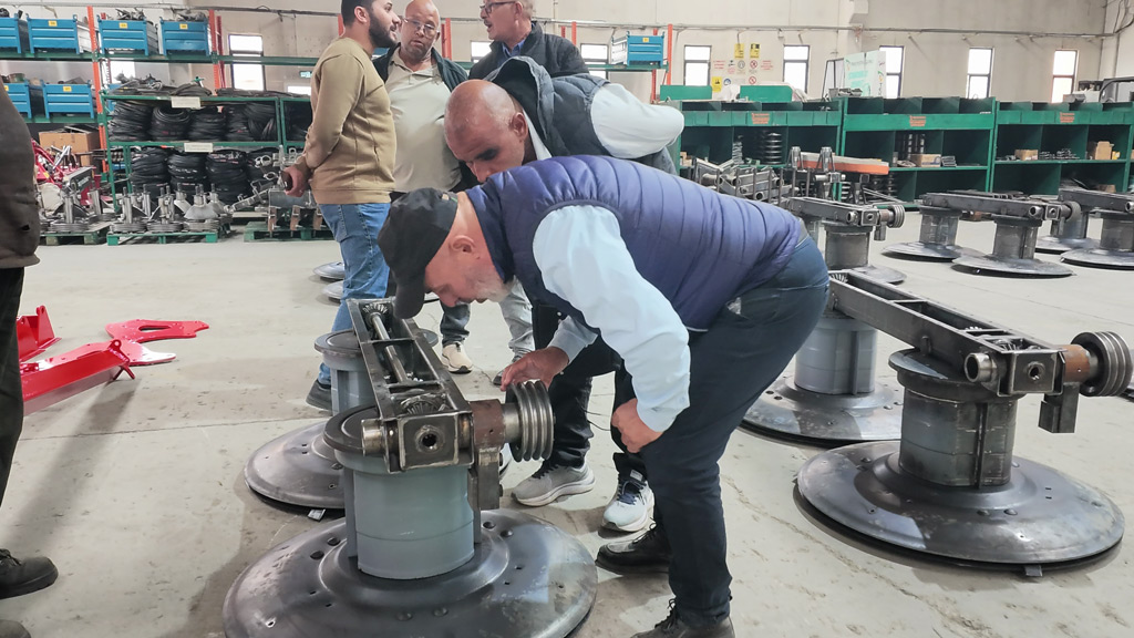  | Abollo Agricultural Machinery | حاوية الوقود أبوللو حاوية المياه أبوللو رافعة الحبوب (بريمة كهربائية بناقل محورى) ماركة أبوللو المقطورة المتوالية ماركة أبوللو مقطورة ذات دنجلين محورين ( مقطورة بقضيبين) ماركة أبوللو مقطورة ذات دنجل منفرد ( مقطورة بقضيب واحد) ماركة أبوللو آلة الرشاش الحقلي (مكافحة الآفات بالبخاخات للحقل) ماركة أبوللو مضخات رش مستحضرات الوقاية ( مكافحة الآفات بالبخاخات) ماركة أبوللو ماكينة توزيع الأسمدة الصلبة ( ماكينة السباخ) ماركة أبوللو ماكينة نشر السماد المحمولة منفردة القرص ( توزيع المخصبات بالحاوية الراكبة) ماركة أبوللو ماكينة نشر السماد المحمولة مزدوجة الأقراص ( توزيع المخصبات بالحاوية الراكبة)ماركة أبوللو ماكينة نشر السماد المقطورة ( توزيع المخصبات بالقاطرة) ماركة أبوللو ماكينة كبس و حزم سيلجة العلف الأخضر ( في بالات دائرية) ماركة أبوللو ماكينة السيلاج(قاطعة العلف الأخضر) لأربعة خطوط من زراعات الذرة ماركة أبوللو ماكينة السيلاج (قاطعة العلف الأخضر للخط المزدوج) من زراعات الذرة ماركة أبوللو ماكينة السيلجة(مفرمة العلف الأخضر) للخط المفرد من زراعات الذرة ماركة أبوللو ماكينة خلط العلف( خلاط العليقة) ماركة أبوللو ماكينة فرم العلف( الرحى المطرقية)ماركة أبوللو ماكيئة تمشيط و تجميع العشب ذات القاطرة (مقطورة تمشيط العشب)ماركة أبوللو ماكينة تمشيط و تجميع العشب( مشط الأرض) ماركة أبوللو ماكينة حش العشب المنجلية ماركة أبوللو ماكينة حش العشب الطنبورية (آلة الجز ذات الطنبور طراز 185)ماركة أبولل ماكينة حش العشب الطنبورية (آلة الجز ذات الطنبور) ماركة أبوللو ماكينة قلاعة البطاطس المسحوبة بالجرار ماركة أبوللو ماكينة جز الشجيرات المزدوجة ( المنجل الآلي المزدوج) ماركة أبوللو ماكينة تكعيب البالات ماركة أبوللو آلة دريس الحصاد المزودة بجهاز ناقل ماركة أبوللو آلة دريس الحصاد المزودة بجهاز انتقاء ( الدراسة الاختيارية) ماركة أبوللو آلة دريس الحصاد الملولبة ( الدراسة الحلزونية) ماركة أبوللو ماكينة الحصاد المزدوجة ماركة ابوللو ماكينة استزراع 4 خطوط من البطاطس ماركة ابوللو ماكينة استزراع خطين من البطاطس ماركة أبوللو ماكينة الزراعة القرصية بضغط الهواء ( الزارعة الهوائية الدقيقة ذات الأقراص ) ماركة أبوللو ماكينة الزراعة الفأسية بضغط الهواء ( الزارعة الهوائية الدقيقة ذات شوكة التخديد للبذار ) ماركة أبوللو آلة بذر السمسم (لبذر القمح و السمسم) ماركة ابوللو بذارة الحبوب الميكانيكية ماركة آبوللو المسلفة الثقيلة القرصية المستقلة ماركة أبوللو مسلفة الكركرة القرصية ( المسلفة القرصية البالعة) ماركة أبوللو آلة التعشيب الأفقية ماركة أبوللو المحراث الدوار الاحترافي ( آلة عزق المحاصيل التجارية) ماركة أبوللو المحراث الهيدروليكي الدوار (آلة العزق الهيدروليكية) للتربة المتحركة ماركة أبوللو محراث دوار أداة عزق الحقل ماركة أبوللو محراث شق قنوات الأرض القرصي ( محراث فتاح ذو أقراص) ماركة أبوللو ماكينة محراث شق قنوات الأرض الرباعي ( محراث فتاح)ماركة أبوللو المحراث بالتحكم الهيدروليكي الآوتوماتيكي بالكامل ذو التحويلة (النوع الثقيل) ماركة أبوللو المحراث بالتحكم الهيدروليكي الأوتوماتيكي بالكامل ذو التحويلة (النوع الخفيف) ماركة أبوللو المحراث بالتحكم الهيدروليكي الأوتوماتيكي بالكامل ماركة أبوللو المحاريث الثابتة (المحاريث المطرحية) ماركة أبوللو المحراث القرصي ماركة أبوللو المحراث القرصي ماركة أبوللو مسلفة قرصية ماركة أبوللو